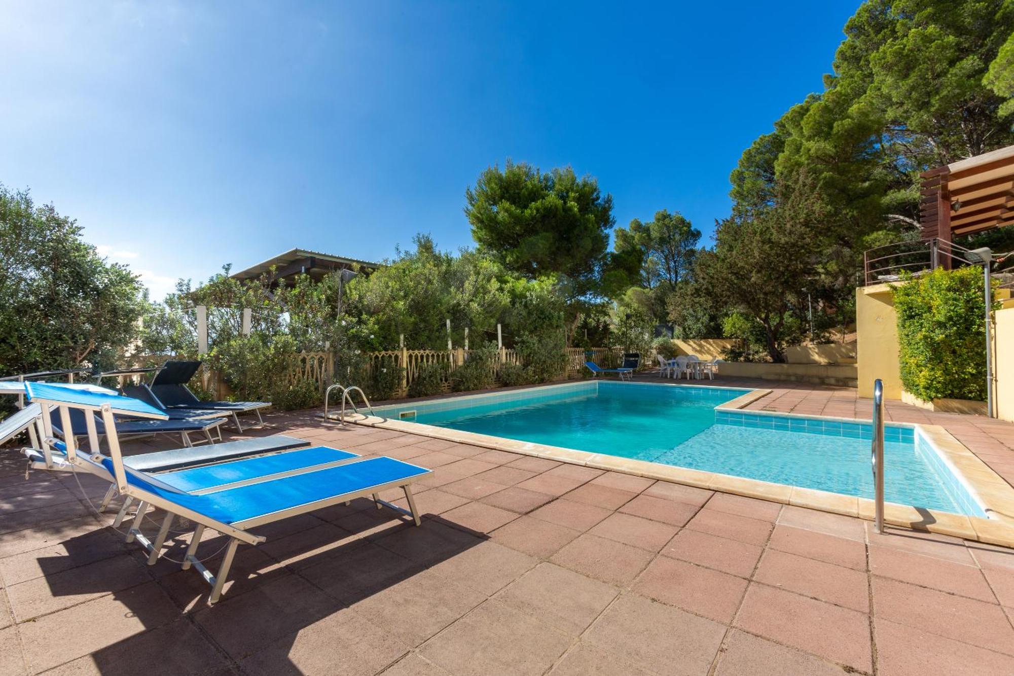 Aetos Home With Shared Swimming Pool - Porto Pino Hill المظهر الخارجي الصورة